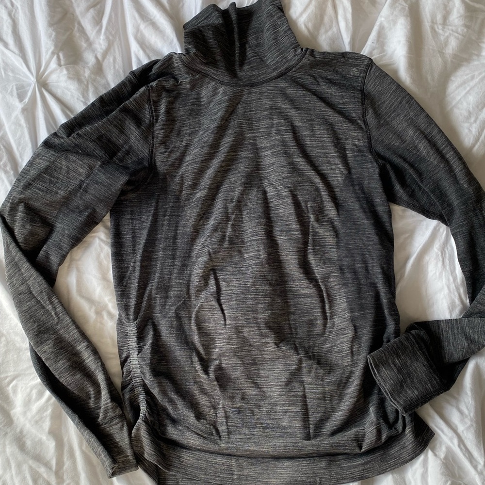 Lululemon wicking Turtleneck long sleeve